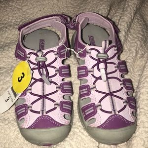 New girls sandals sold out